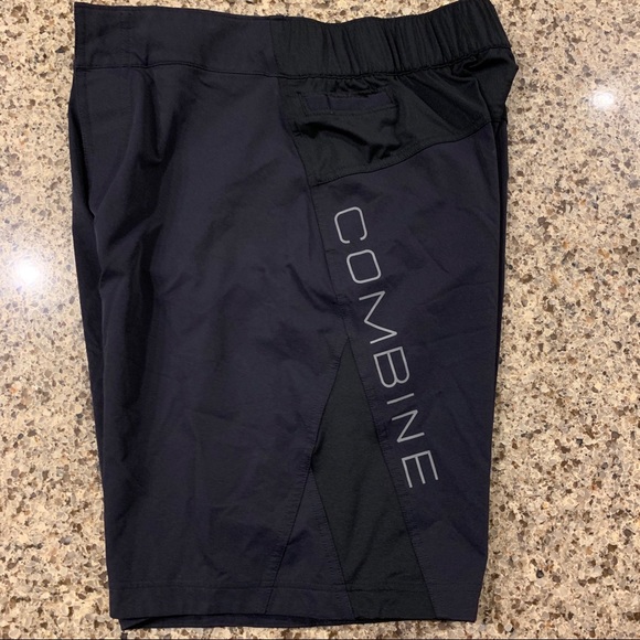 Under Armour Heatgear Loose Combine Shorts - Picture 5 of 7